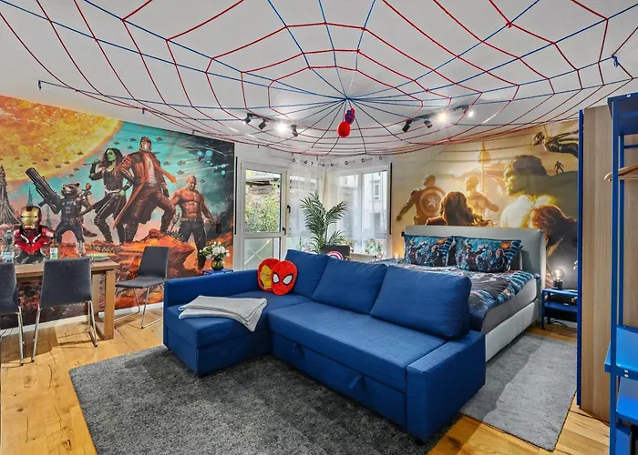 Edler Wohnraum Disney Marvel Studio Mit Balkon, Boxspringbett, Kaffeevollautomat, Lift & Parkplatz