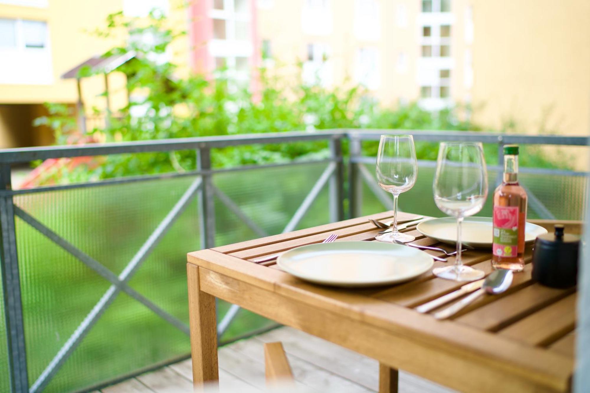 Edler Wohnraum Marvel Mit Balkon, Boxspringbett, Kaffeevollautomat, Lift & Parkplatz Apartament