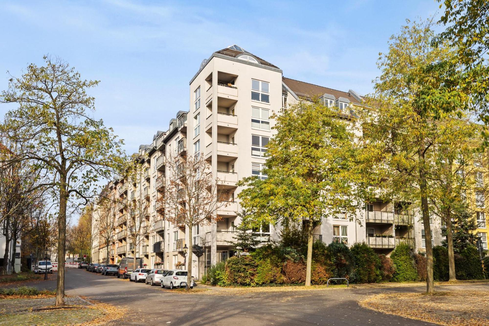 Edler Wohnraum Marvel Mit Balkon, Boxspringbett, Kaffeevollautomat, Lift & Parkplatz